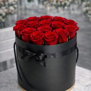 Emma Flower Box | 11–25 Roses | Anniversary | Romance | Valentine's Day | Gift of Love | Special Occasions